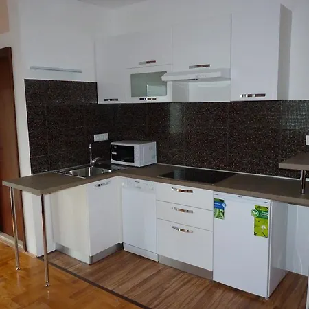 White Lady Apartment *
