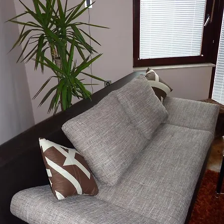 Apartment White Lady