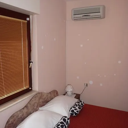 Apartment White Lady *
