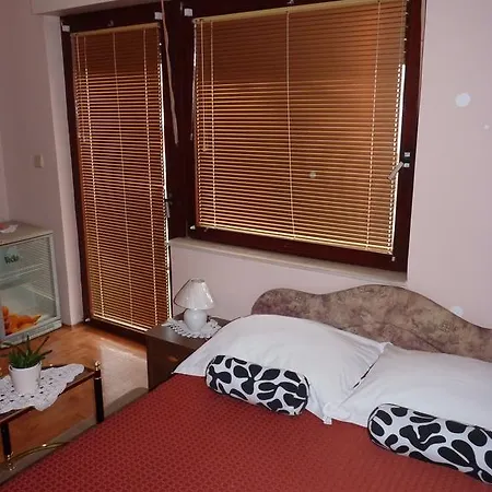 Apartment White Lady