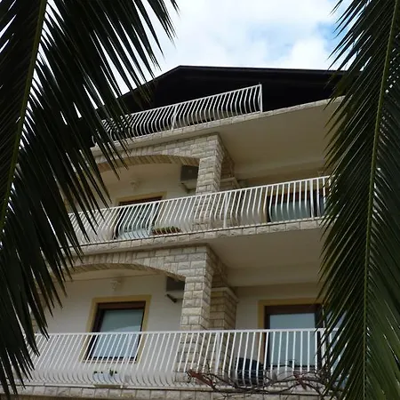 White Lady Apartment