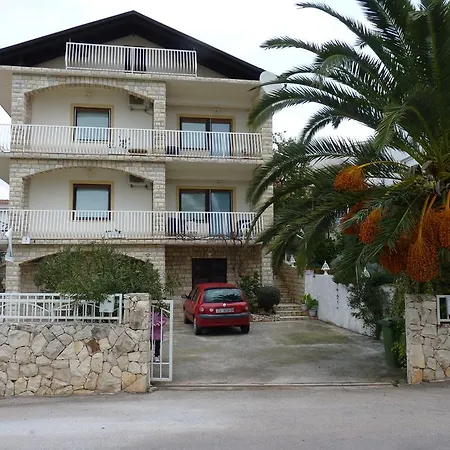 White Lady Apartment *