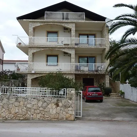 White Lady Apartment *